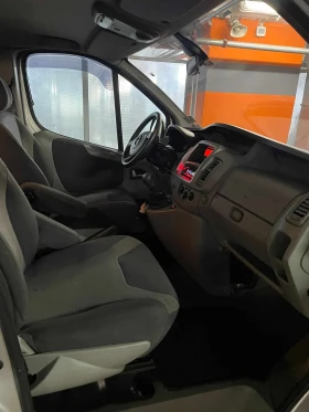 Opel Vivaro 2.0 CTDI/Перфектен, снимка 10