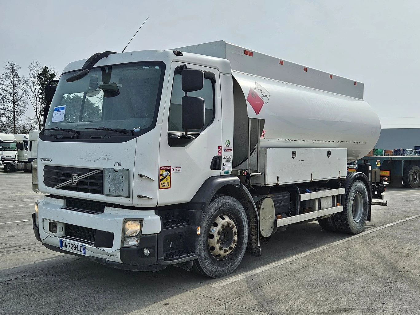 Volvo FE 260 4-камери - 13 000 л