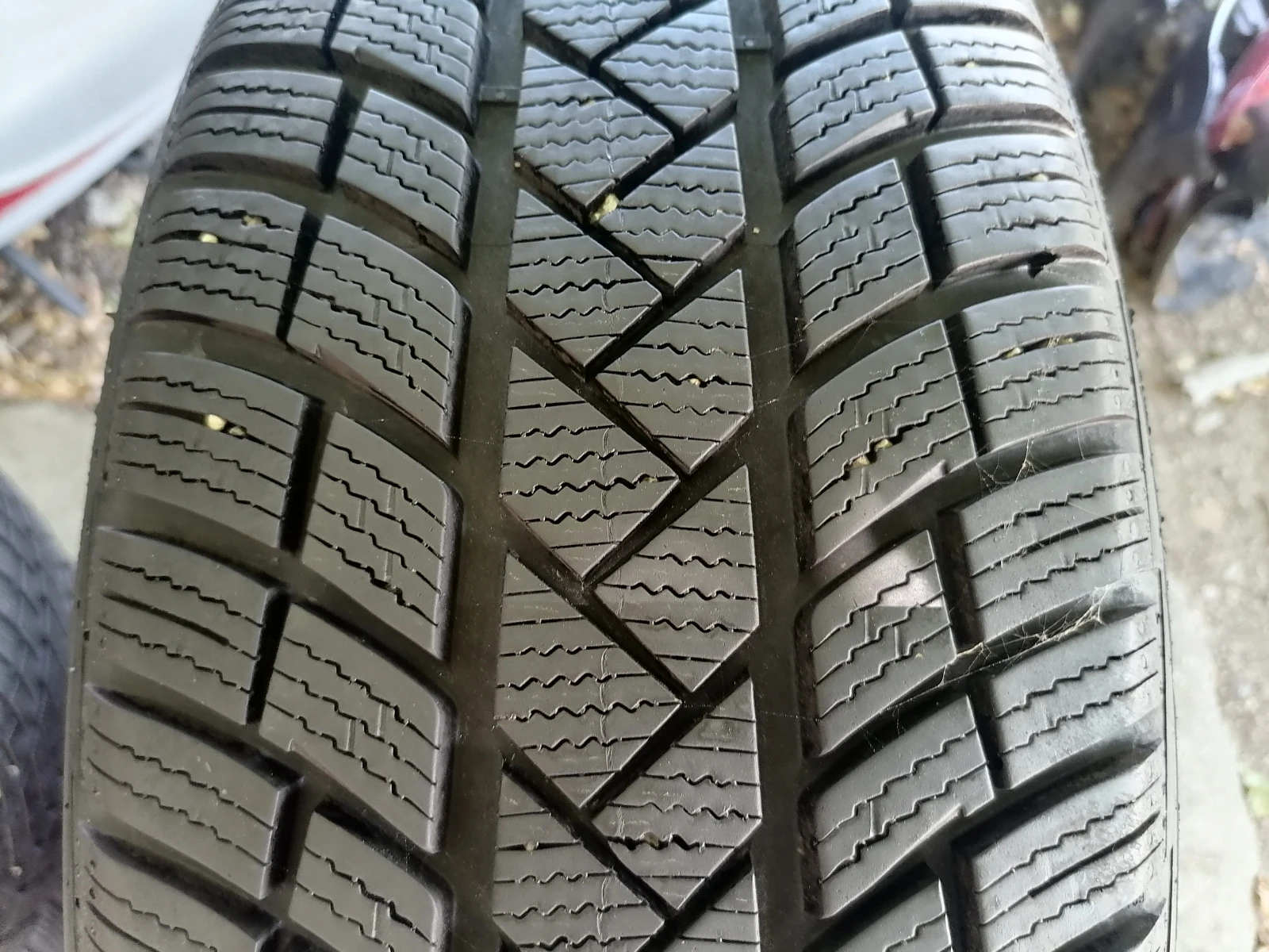 Гуми Зимни 225/55R18