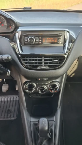 Peugeot 208 51000км, снимка 16