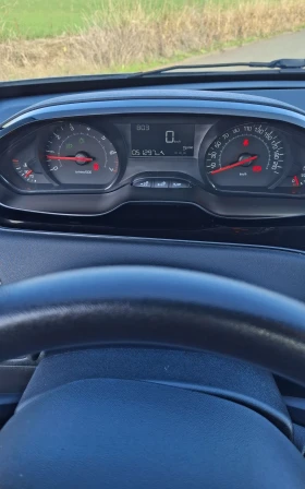 Peugeot 208 51000км, снимка 15
