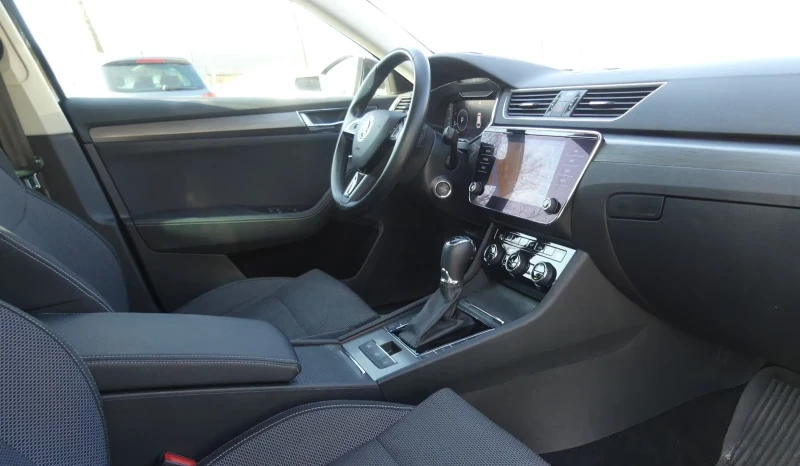 Skoda Superb STYLE/190HP/LED/NAVI/CAM/ACC/DIGITAL/649v, снимка 8 - Автомобили и джипове - 50877339