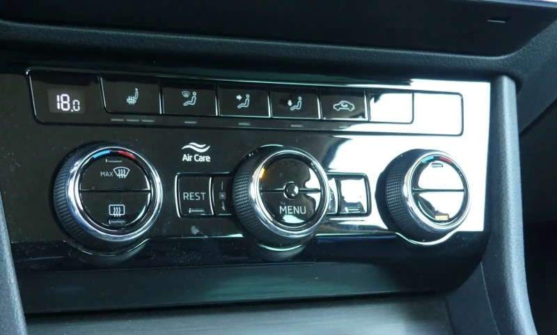 Skoda Superb STYLE/190HP/LED/NAVI/CAM/ACC/DIGITAL/649v, снимка 13 - Автомобили и джипове - 50877339