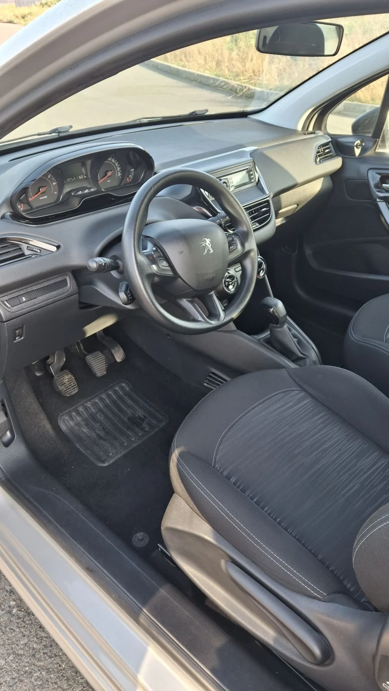 Peugeot 208 51000км, снимка 10 - Автомобили и джипове - 52501444