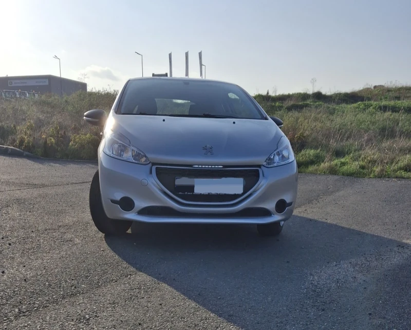 Peugeot 208 51000км, снимка 8 - Автомобили и джипове - 52501444