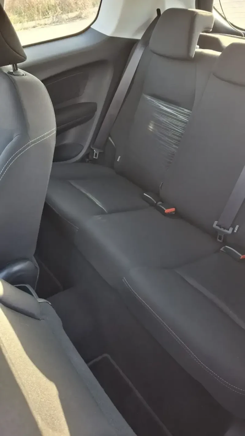 Peugeot 208 51000км, снимка 12 - Автомобили и джипове - 52501444