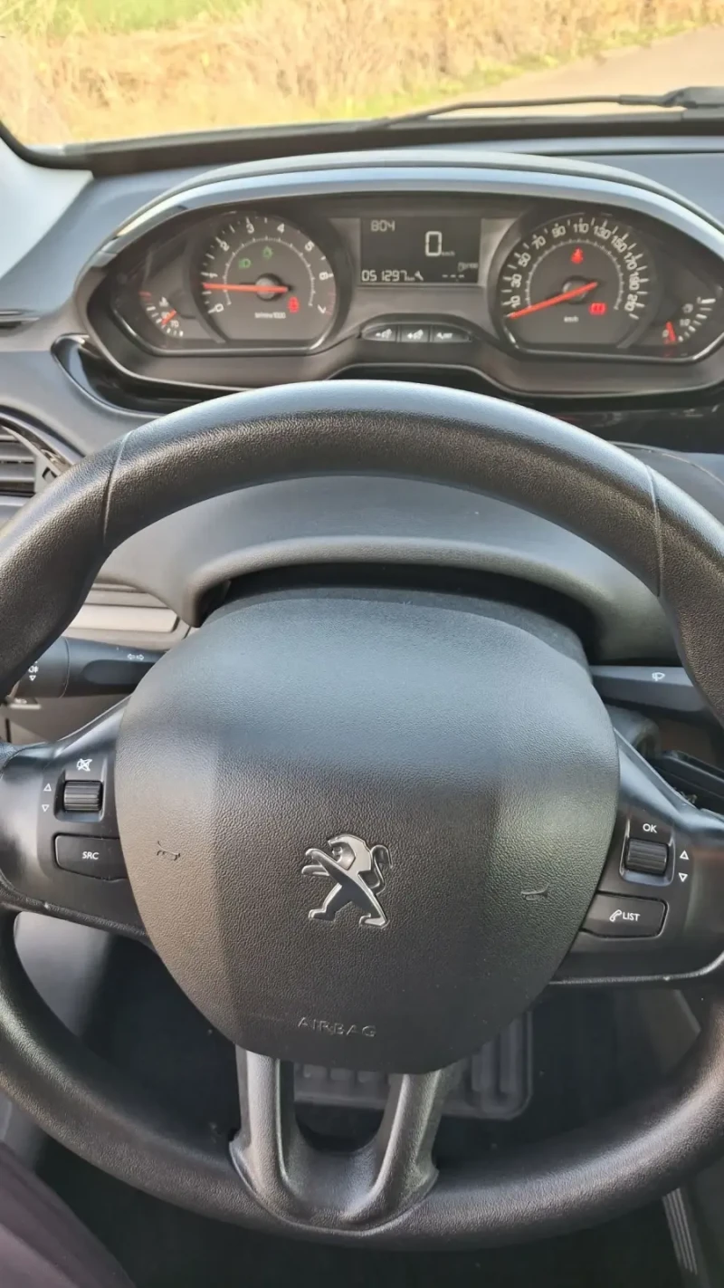 Peugeot 208 51000км, снимка 17 - Автомобили и джипове - 52501444