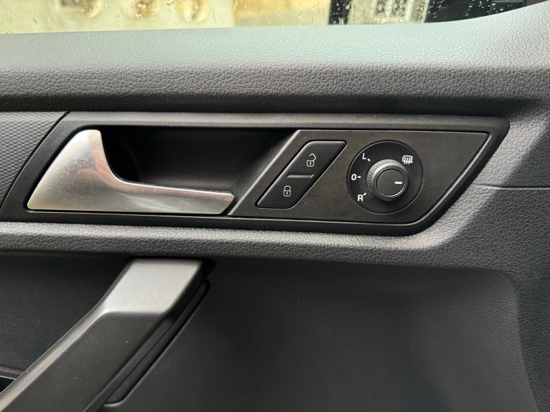 VW Caddy 2.0TDI | 6+ 1 | 4 ключа, снимка 7 - Автомобили и джипове - 53328376