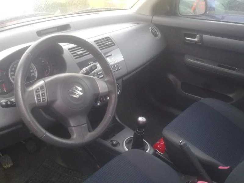 Suzuki Swift 1.3i / 1.3MJet, снимка 13 - Автомобили и джипове - 20567373