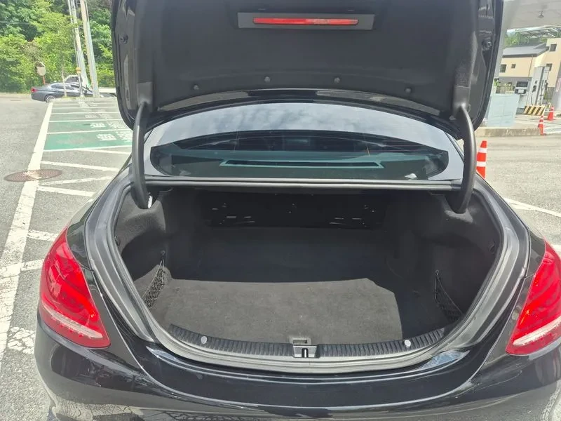 Mercedes-Benz C 200, снимка 5 - Автомобили и джипове - 55015282