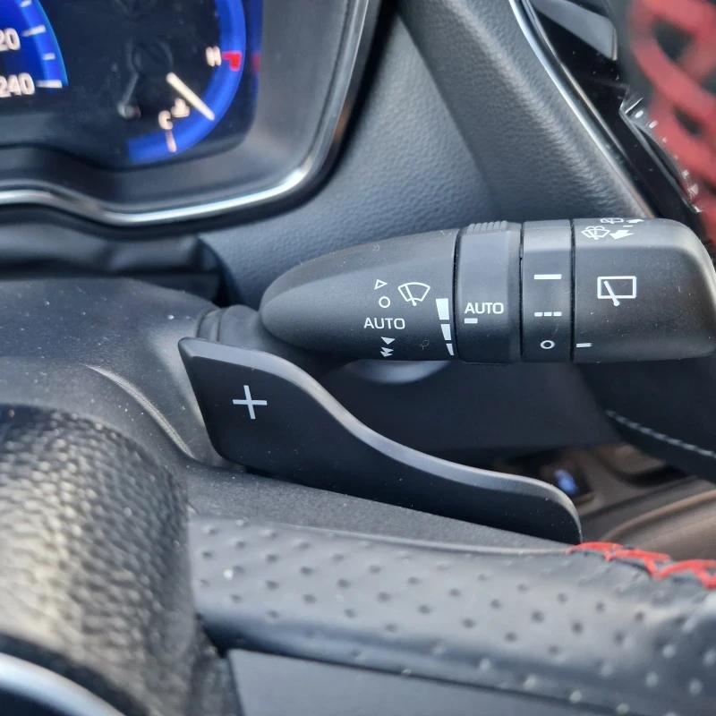 Toyota Corolla Sports 2.0 Hybrid GR Sport, снимка 8 - Автомобили и джипове - 55482669