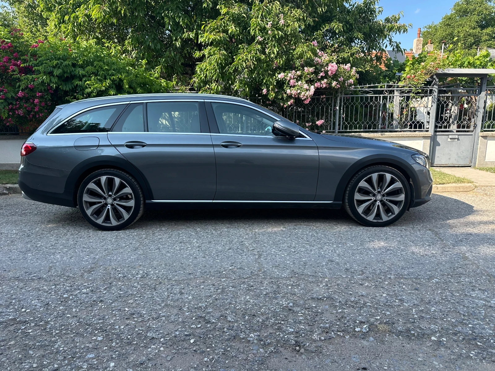 Mercedes-Benz E 220 All terrain 4 Matic 9G - изображение 4