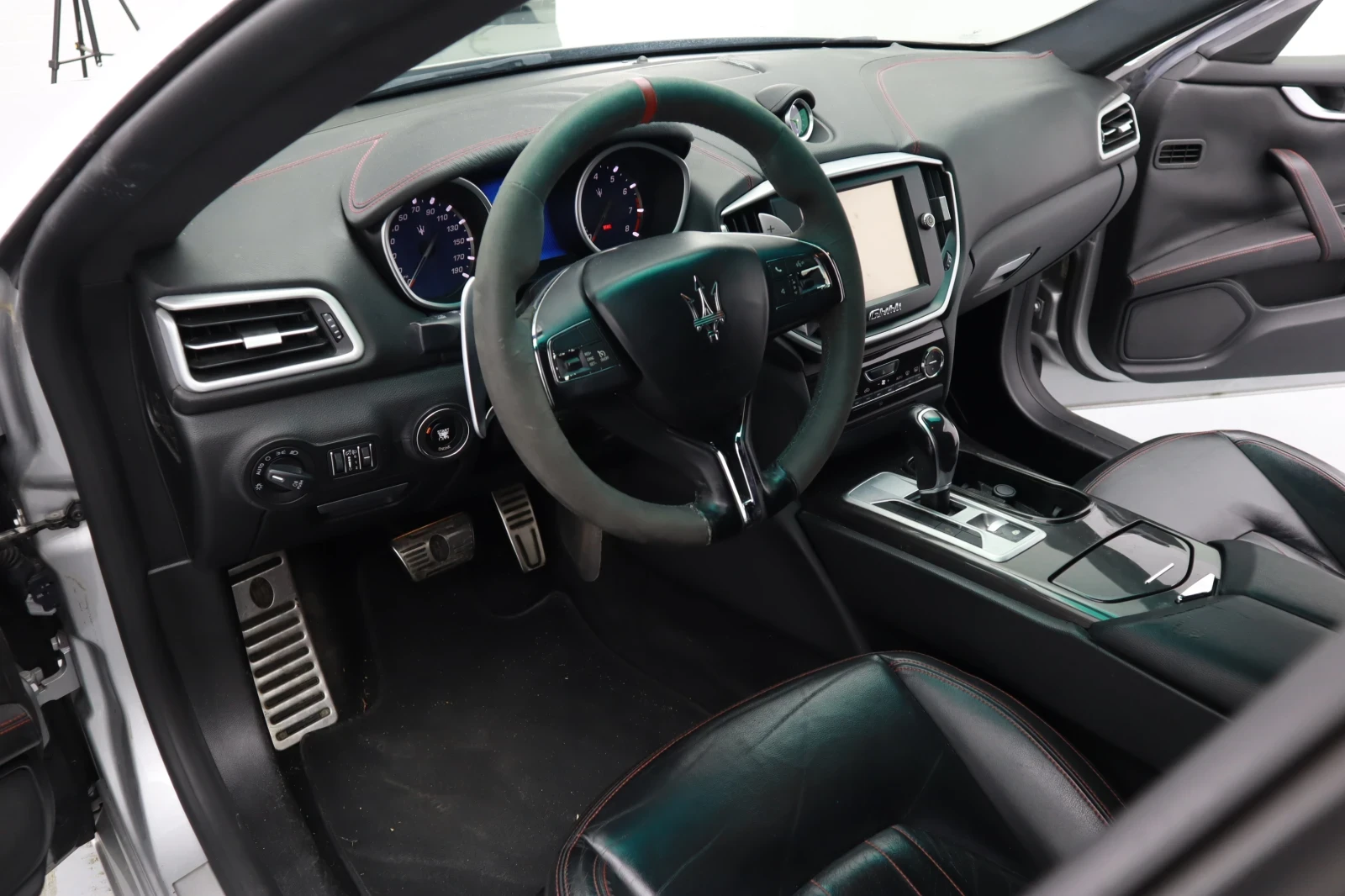 Maserati Ghibli 3.0* 350ps* 150хл.км* КОЖА* НАВИ* КАМЕРА - изображение 5