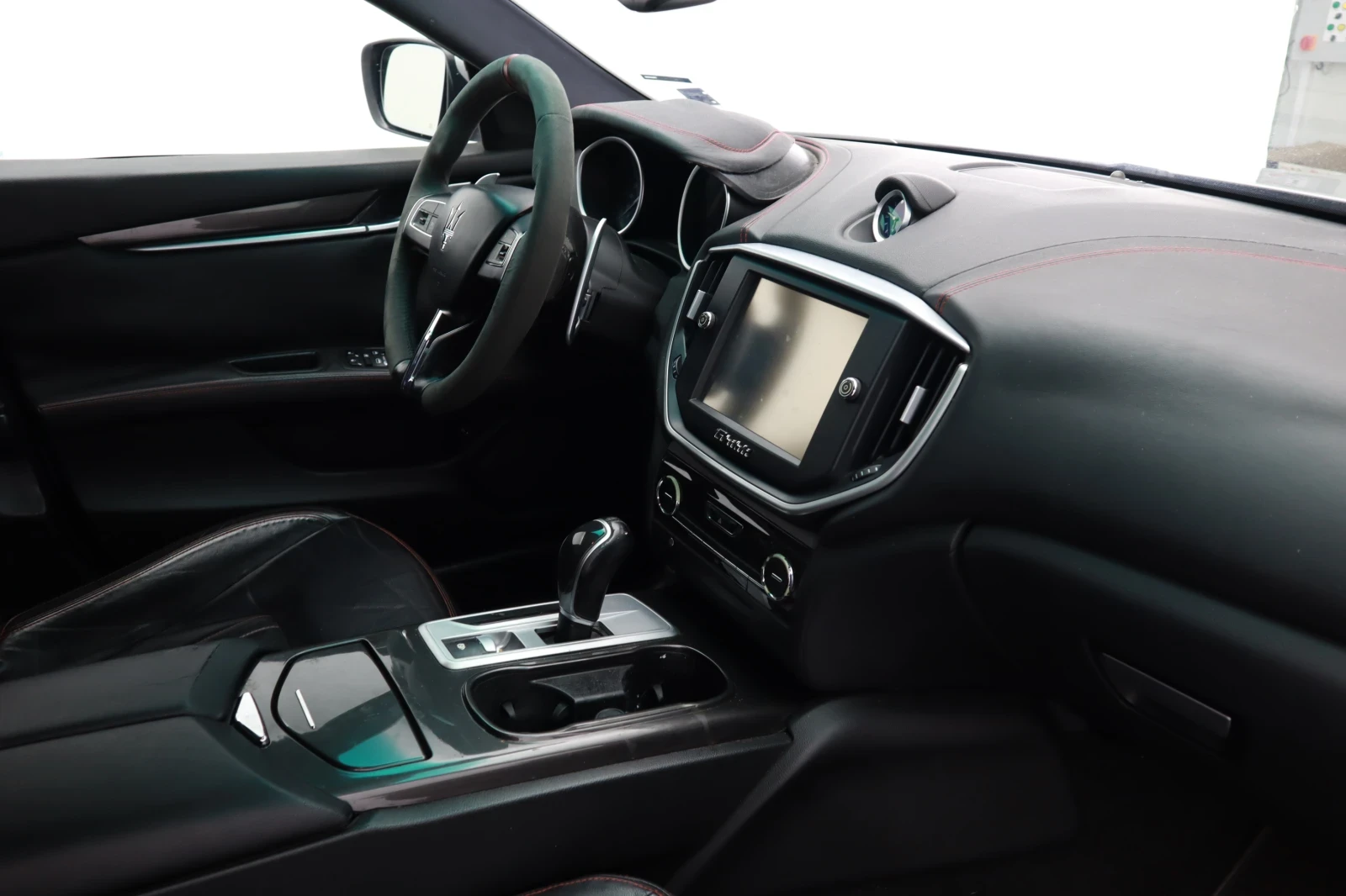 Maserati Ghibli 3.0* 350ps* 150хл.км* КОЖА* НАВИ* КАМЕРА - изображение 6