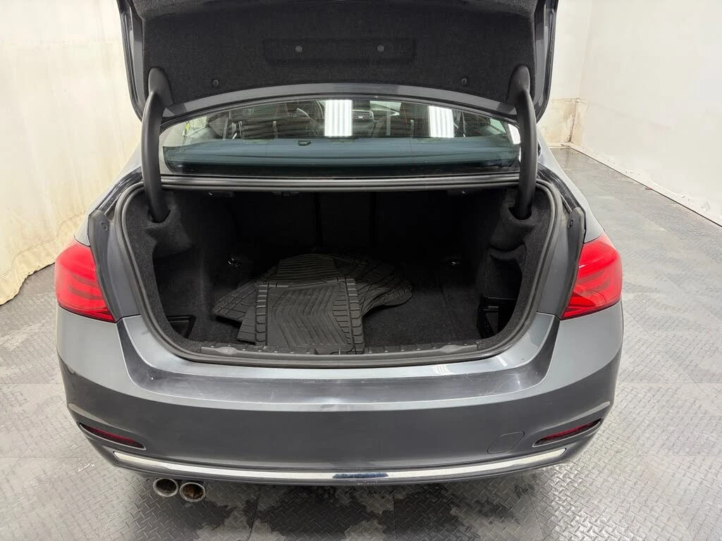 BMW 330 xDrive AWD АвтоКредит  (ЦЕНА ДО БГ), снимка 4 - Автомобили и джипове - 53831365