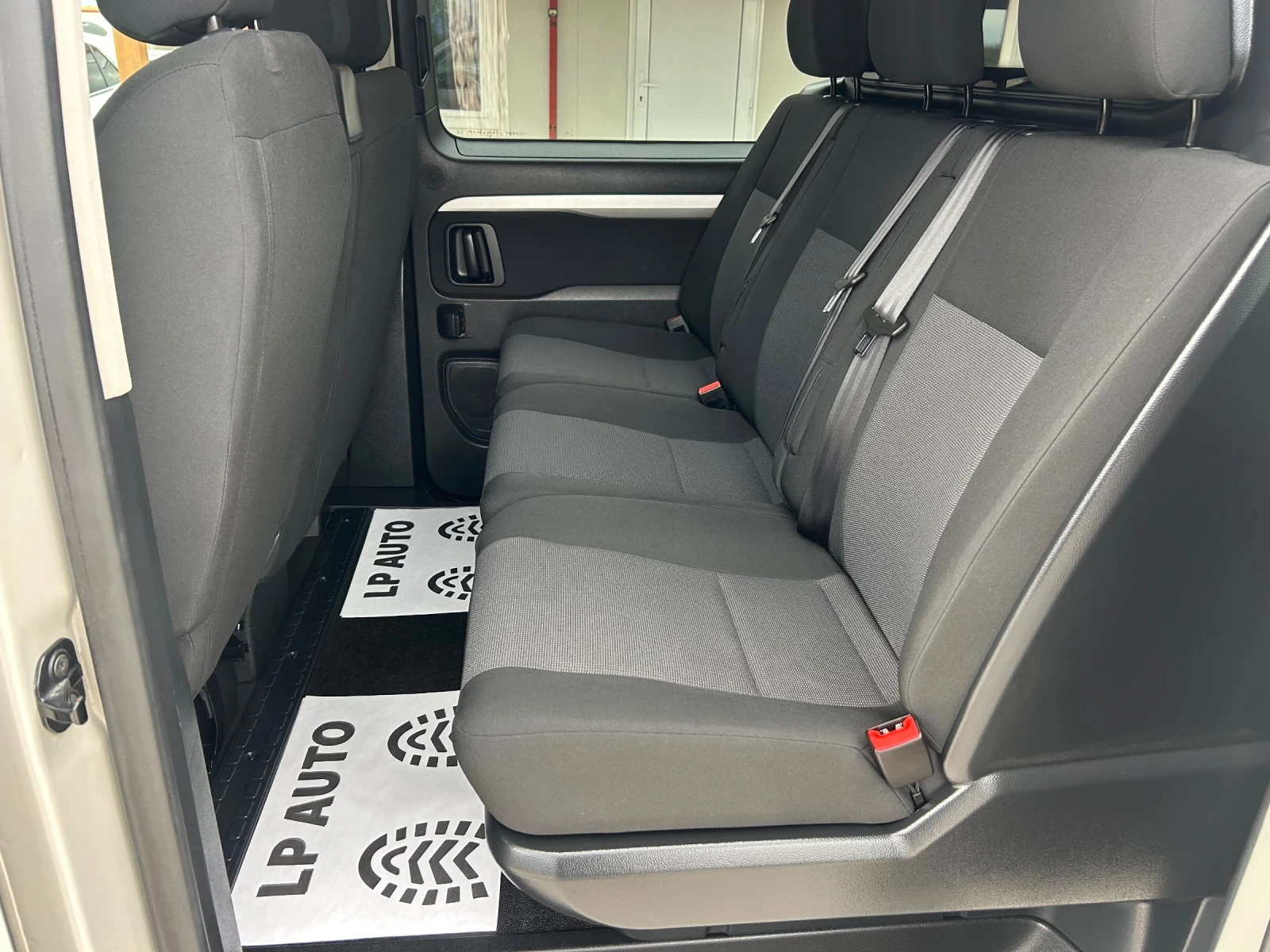 Citroen Jumpy * 1.6* HDI* 116к.с* 6Местен* BlindSpot* KeyLess* , снимка 9 - Автомобили и джипове - 54264803