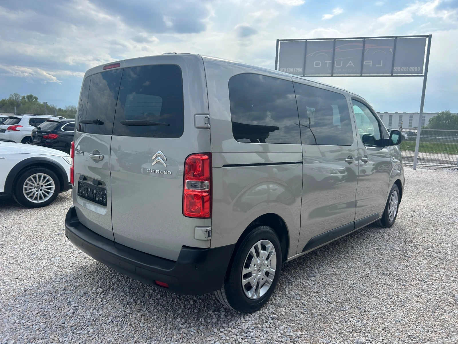 Citroen Jumpy * 1.6* HDI* 116к.с* 6Местен* BlindSpot* KeyLess* , снимка 4 - Автомобили и джипове - 54264803