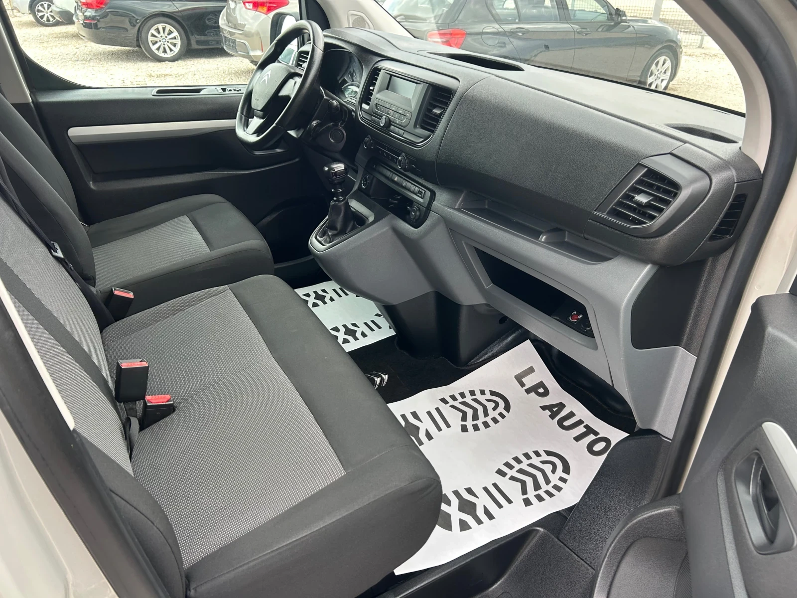 Citroen Jumpy * 1.6* HDI* 116к.с* 6Местен* BlindSpot* KeyLess* , снимка 8 - Автомобили и джипове - 54264803