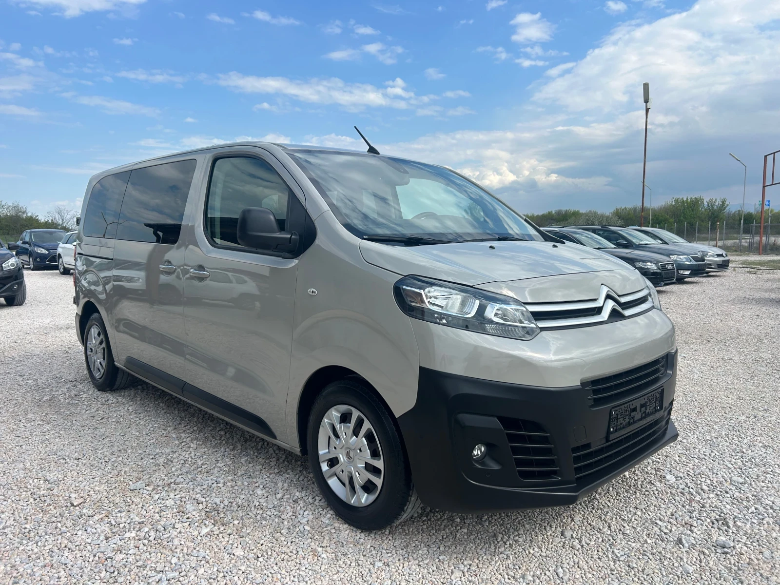 Citroen Jumpy * 1.6* HDI* 116к.с* 6Местен* BlindSpot* KeyLess* , снимка 2 - Автомобили и джипове - 54264803