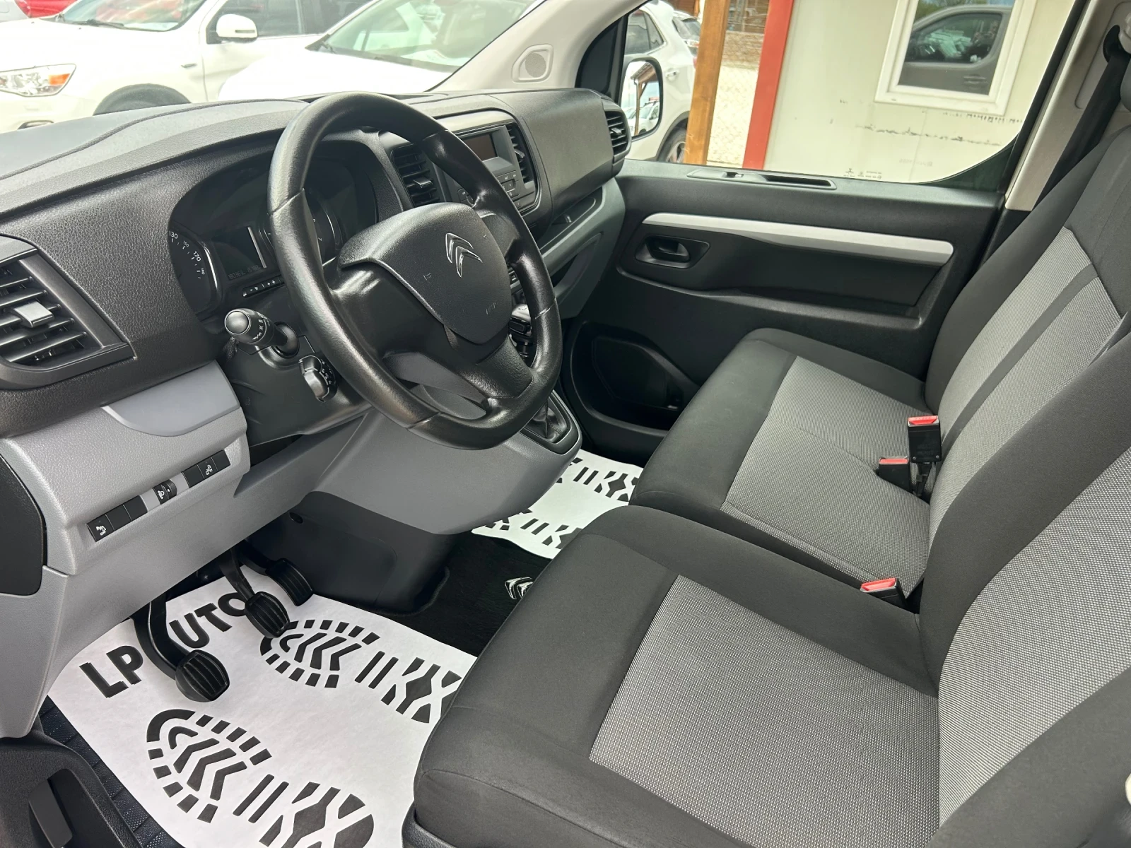 Citroen Jumpy * 1.6* HDI* 116к.с* 6Местен* BlindSpot* KeyLess* , снимка 7 - Автомобили и джипове - 54264803