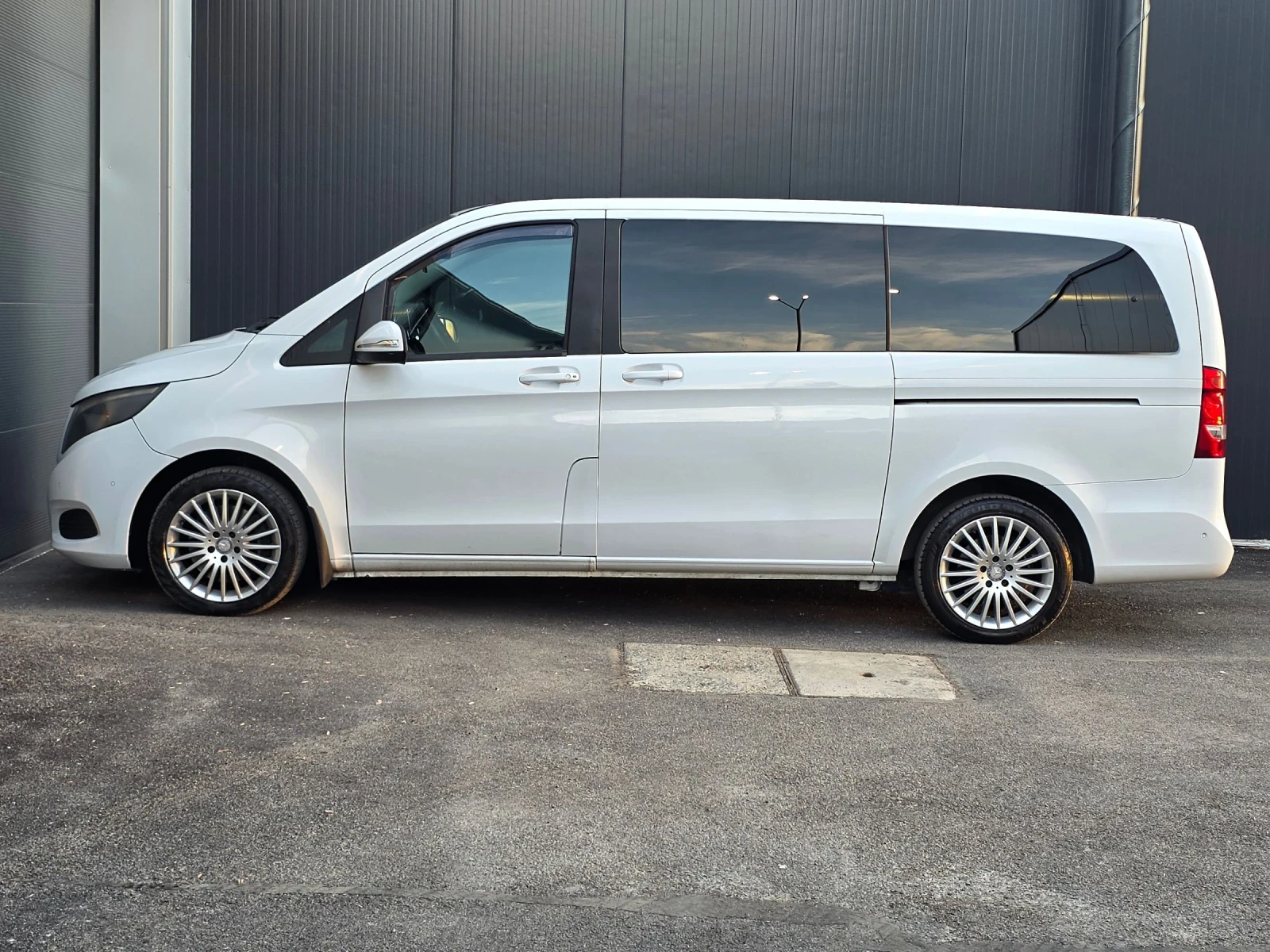 Mercedes-Benz V 300 Mercedes V220d PREMIUM* ASSIST* Burmester* 7 ����� | Mobile.bg � ����������� 5