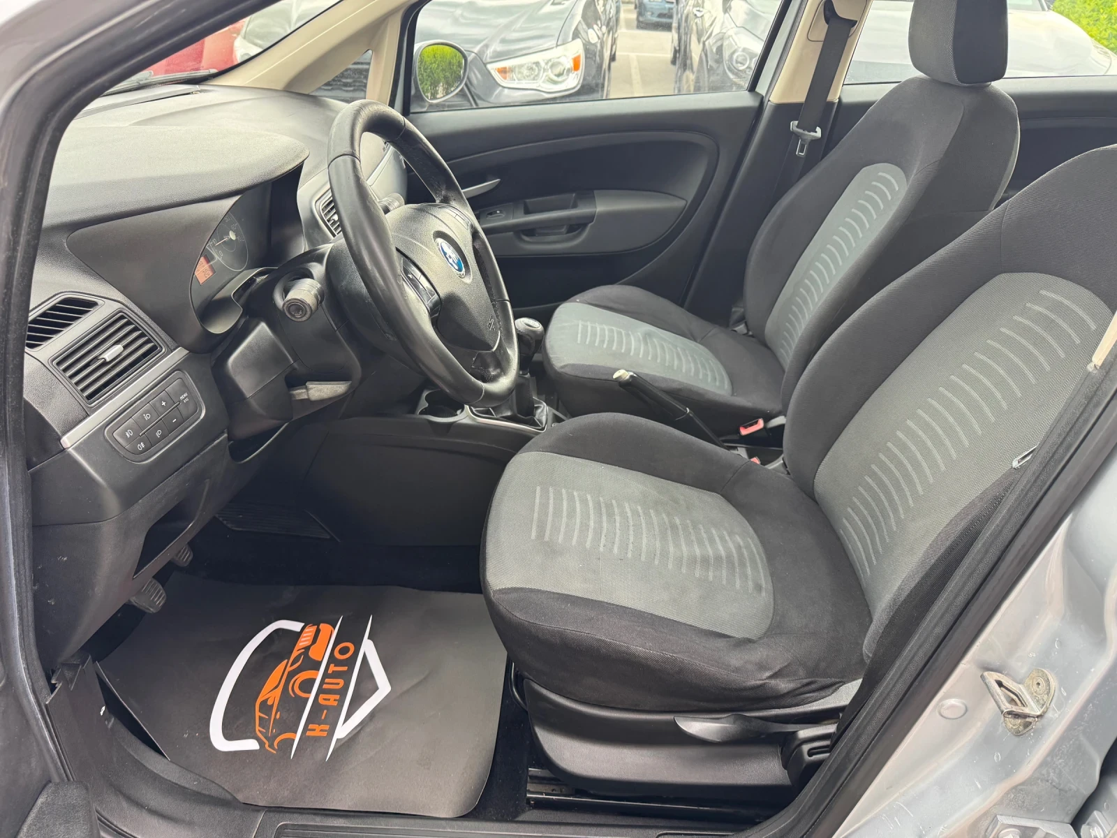 Fiat Punto 1.3 MJet, снимка 8 - Автомобили и джипове - 54731507