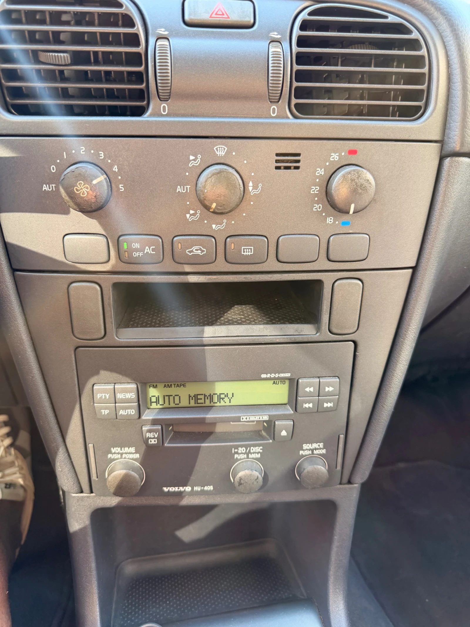 Volvo V40, снимка 12 - Автомобили и джипове - 54840833