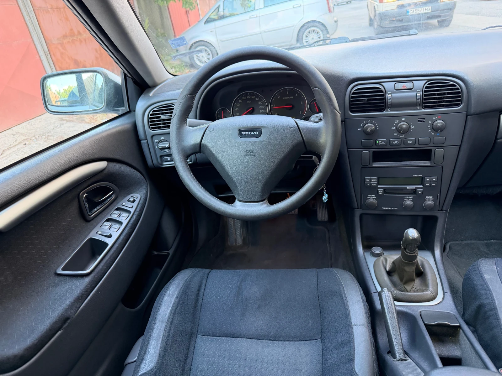 Volvo V40, снимка 8 - Автомобили и джипове - 54840833