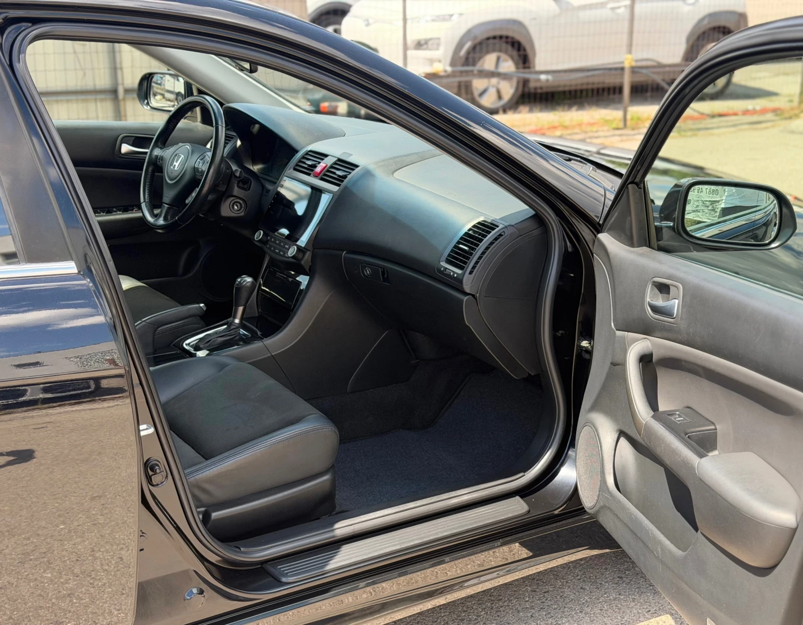 Honda Accord 2.0i Special Edition Face Automatic Navi 176х.км, снимка 7 - Автомобили и джипове - 55154853