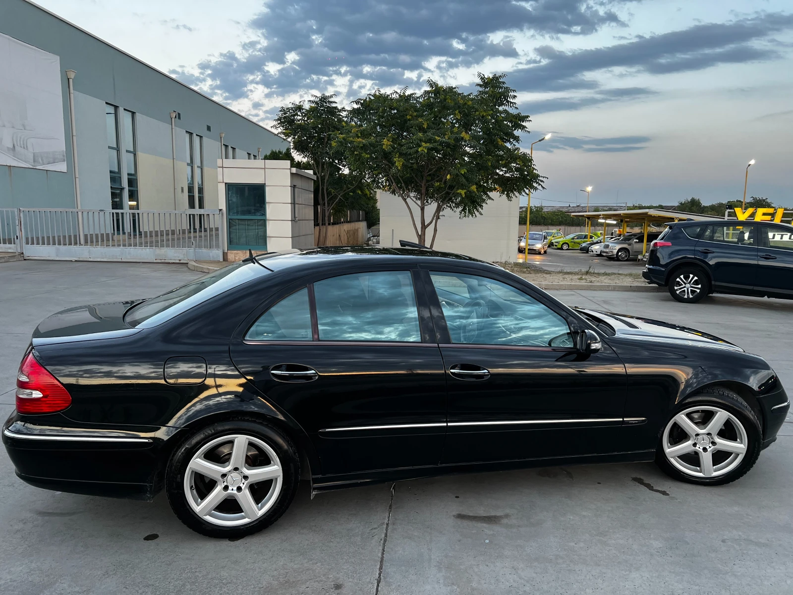 Mercedes-Benz E 320, снимка 4 - Автомобили и джипове - 55415816