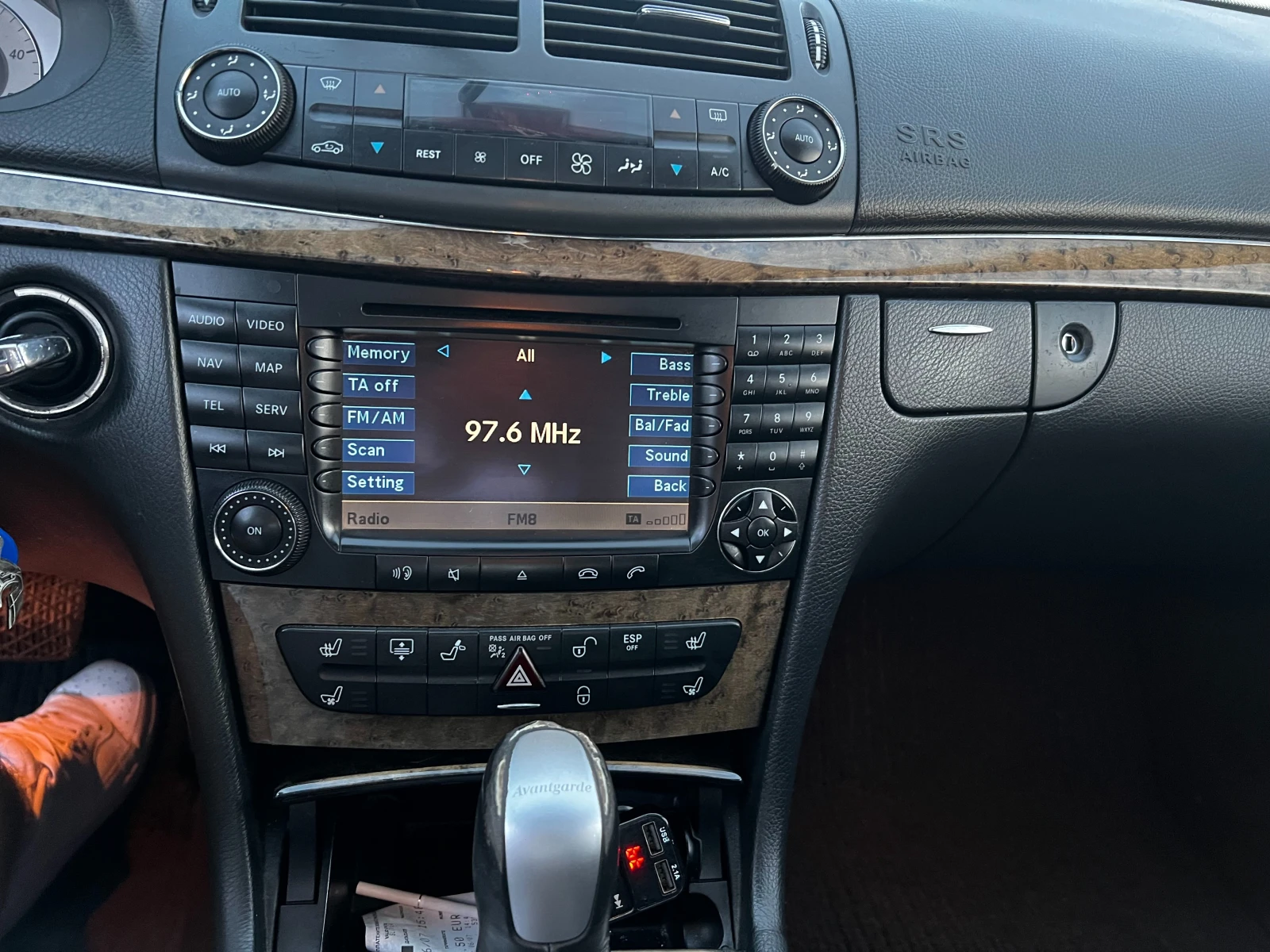 Mercedes-Benz E 320, снимка 9 - Автомобили и джипове - 55415816