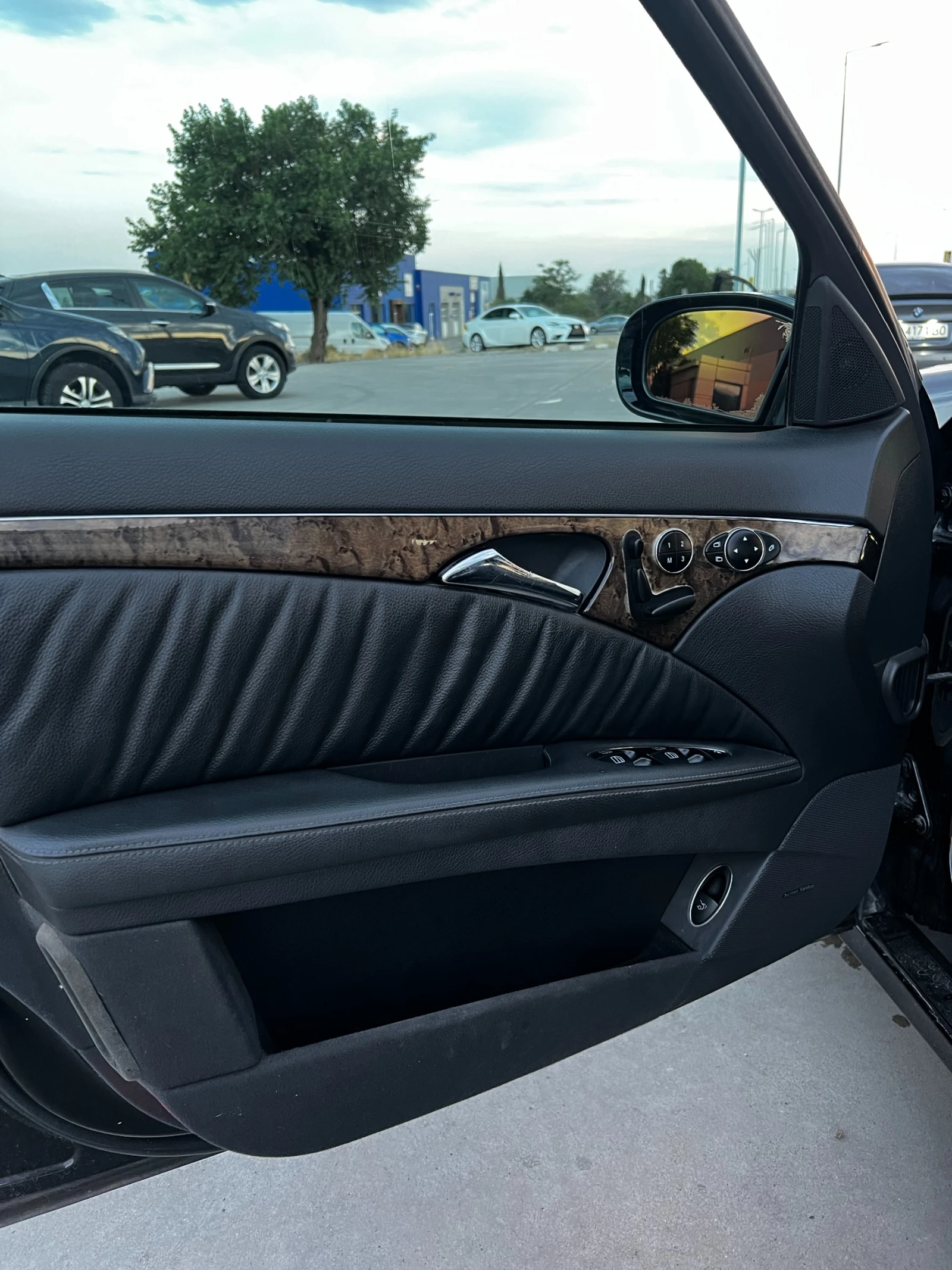 Mercedes-Benz E 320, снимка 13 - Автомобили и джипове - 55415816