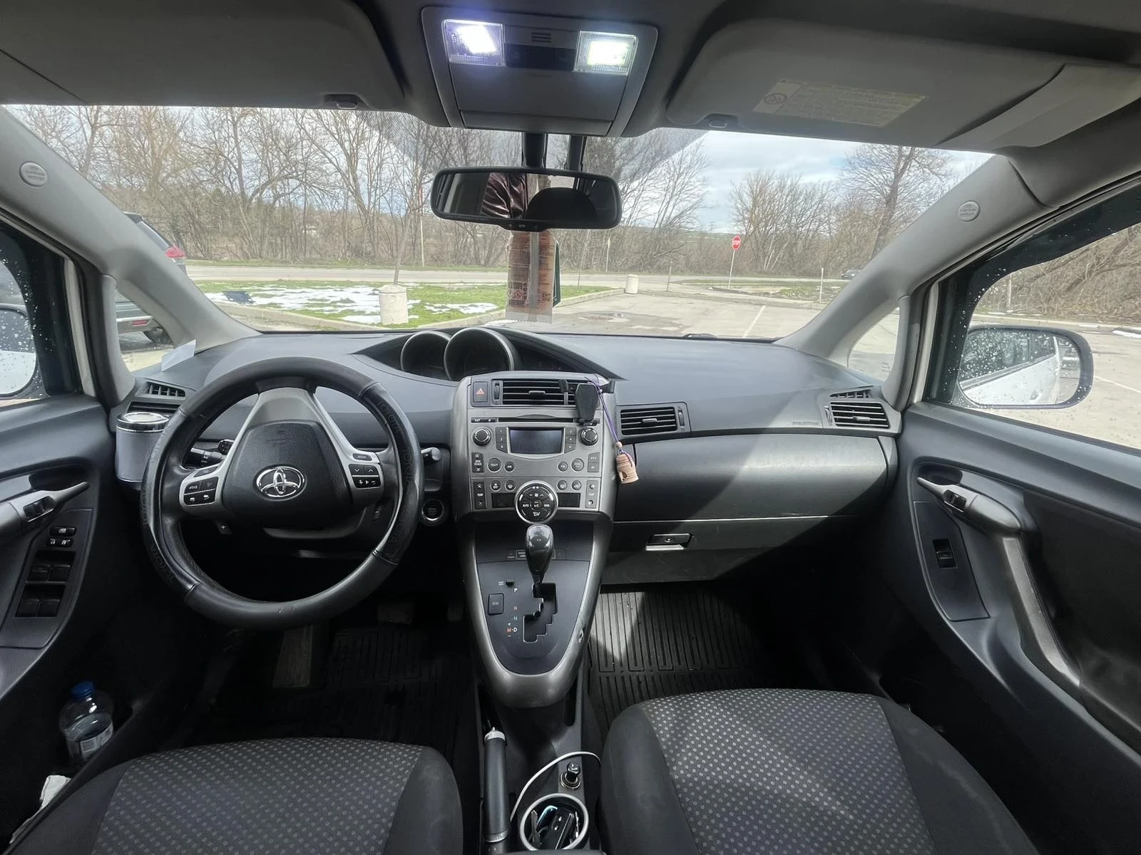 Toyota Verso 2.2 d-cad, снимка 10 - Автомобили и джипове - 55695391