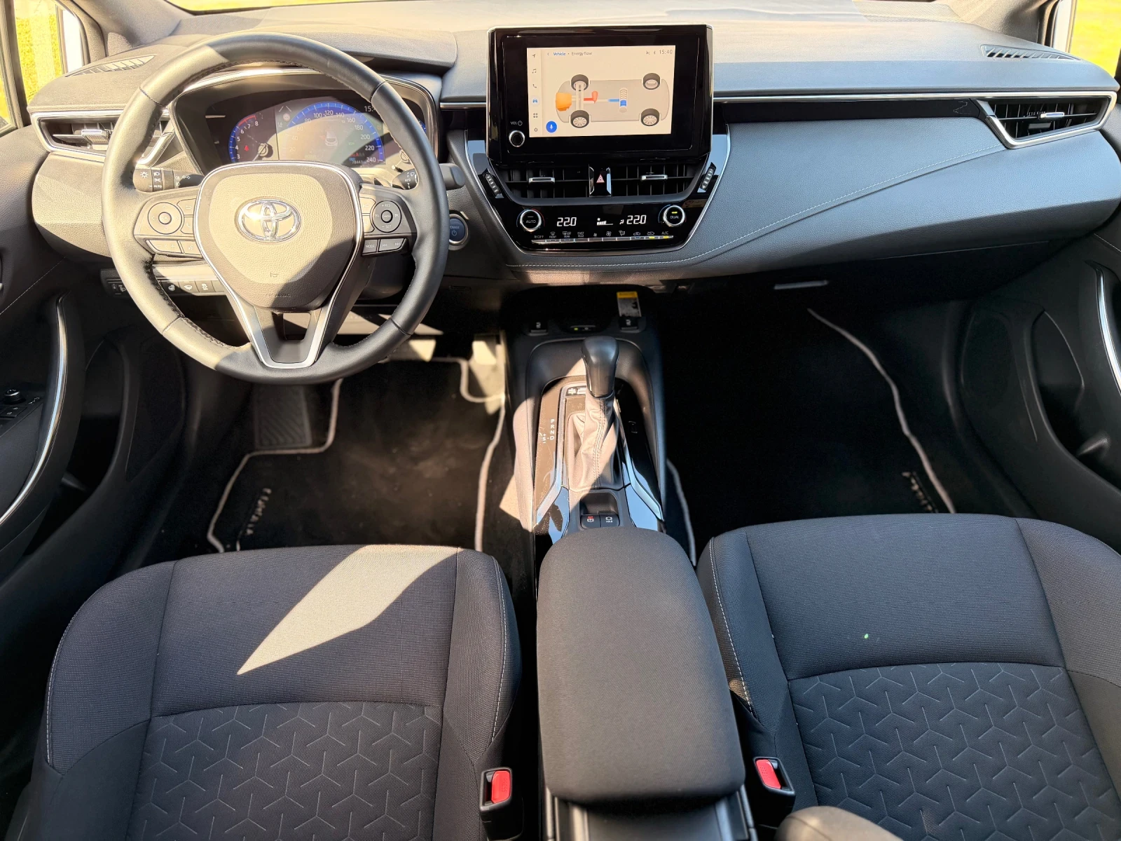 Toyota Corolla 2.0 Hybrid Full, снимка 12 - Автомобили и джипове - 55890071