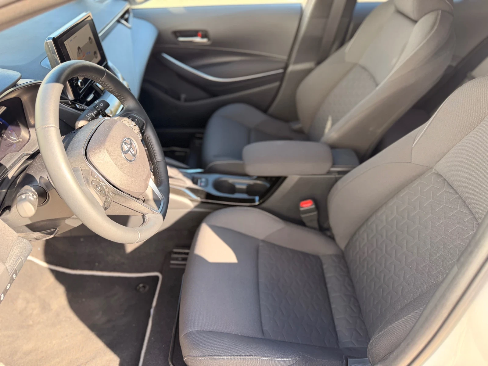 Toyota Corolla 2.0 Hybrid Full, снимка 11 - Автомобили и джипове - 55890071