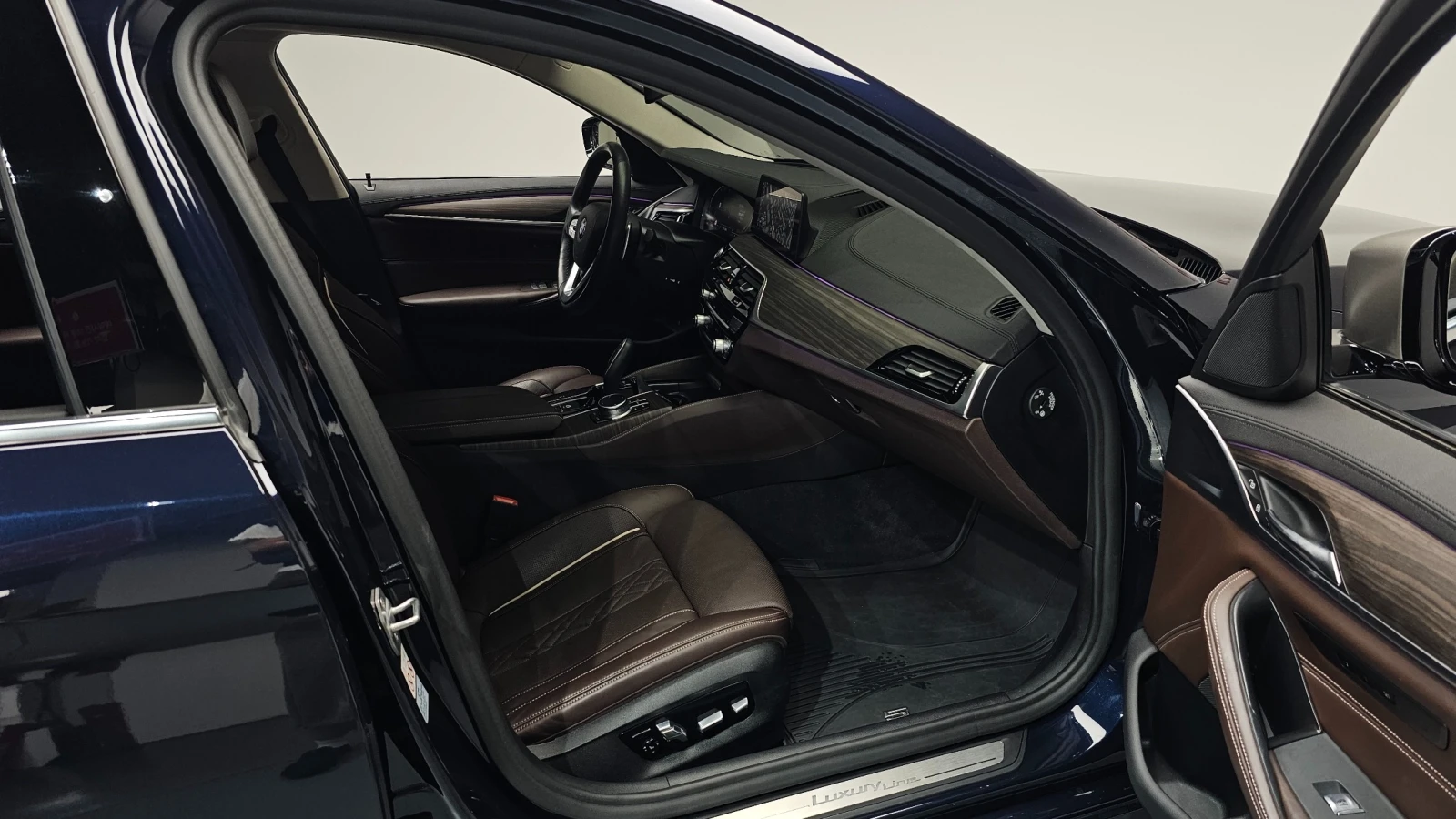 BMW 520 520d xDrive Luxury Plus, снимка 11 - Автомобили и джипове - 55943027