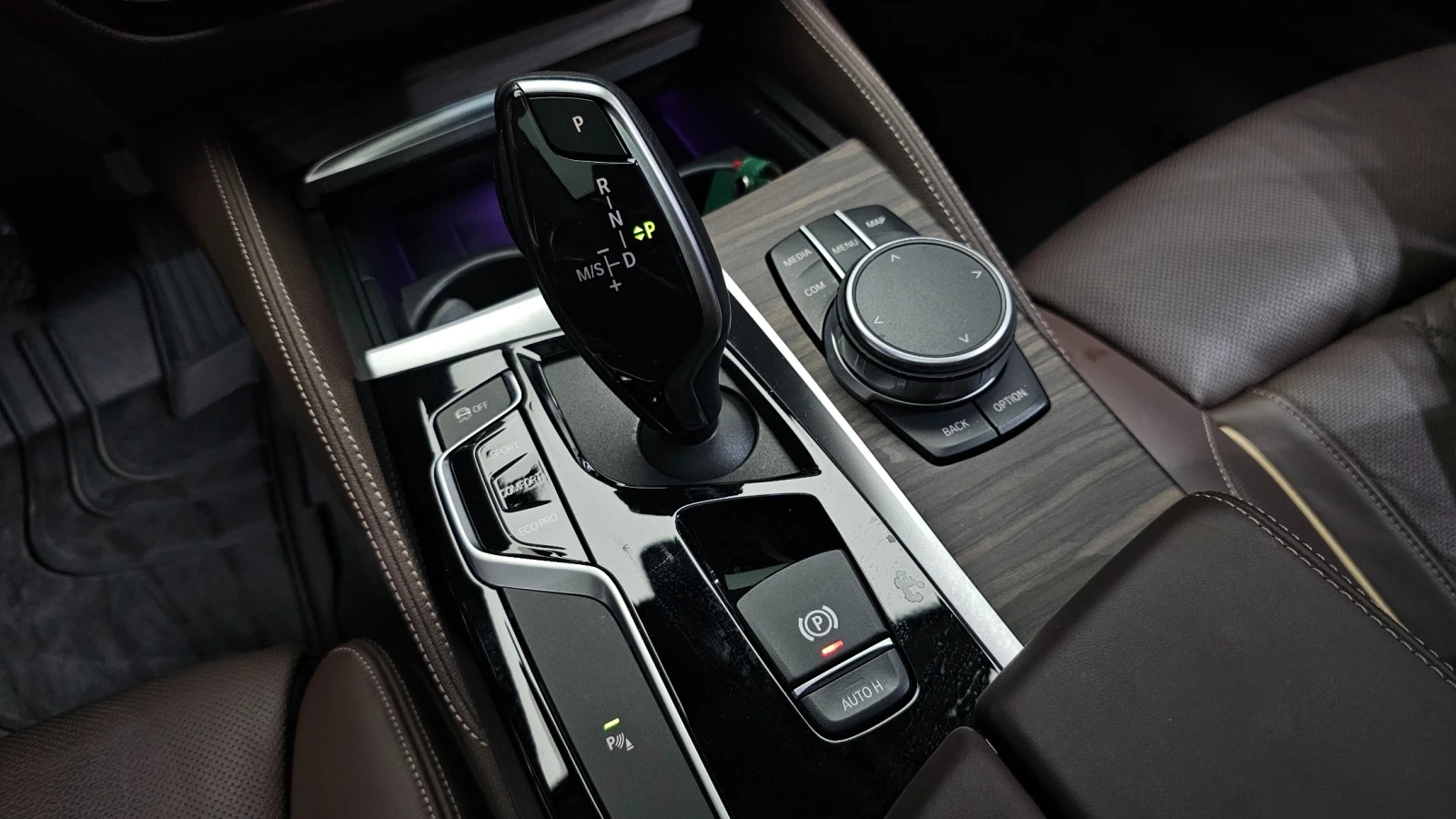 BMW 520 520d xDrive Luxury Plus, снимка 8 - Автомобили и джипове - 55943027