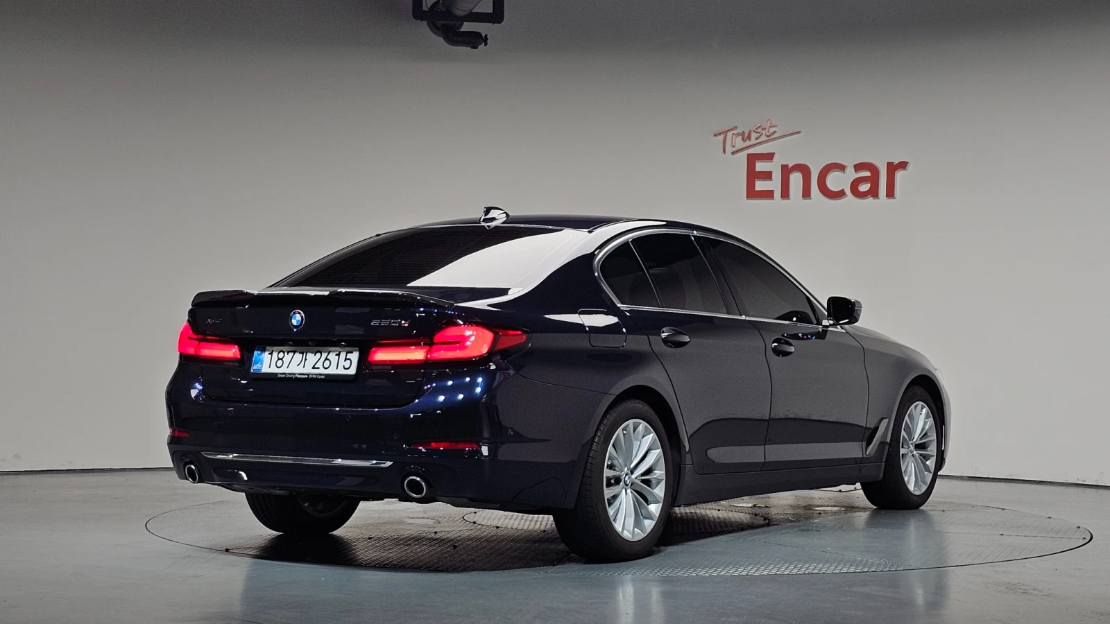 BMW 520 520d xDrive Luxury Plus, снимка 2 - Автомобили и джипове - 55943027