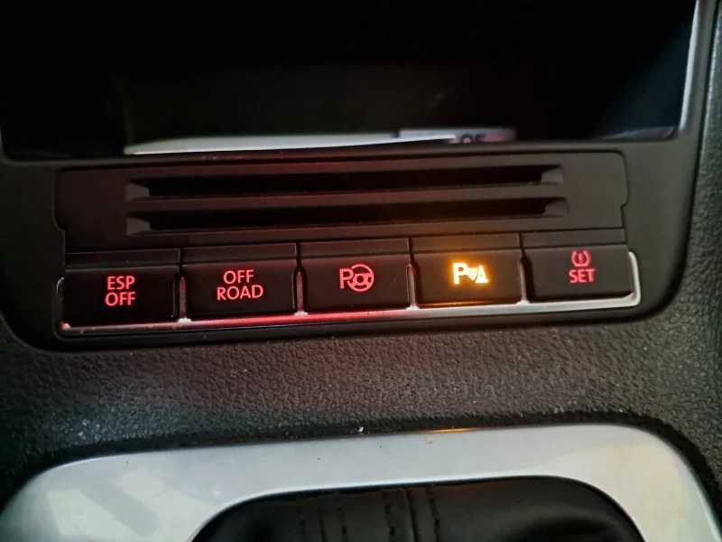 VW Tiguan Off-road 4x4, снимка 11 - Автомобили и джипове - 53446810