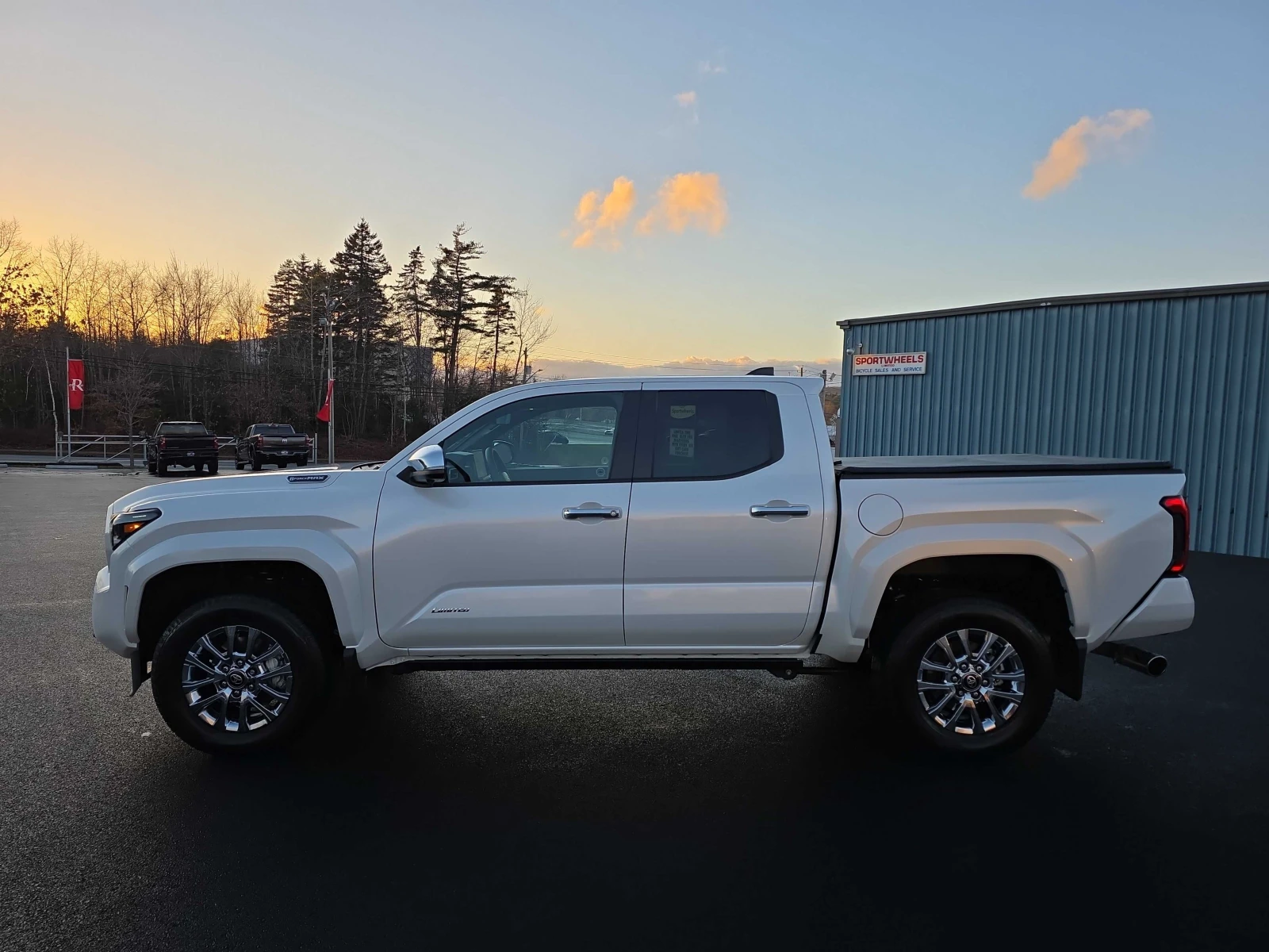 Toyota Tacoma HYBRID * * CARFAX * * АВТО КРЕДИТ * *  - изображение 4