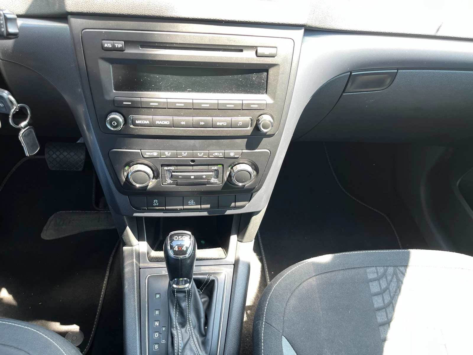 Skoda Yeti 2, 0 TDI 6DSG 4X4, снимка 15 - Автомобили и джипове - 54978279