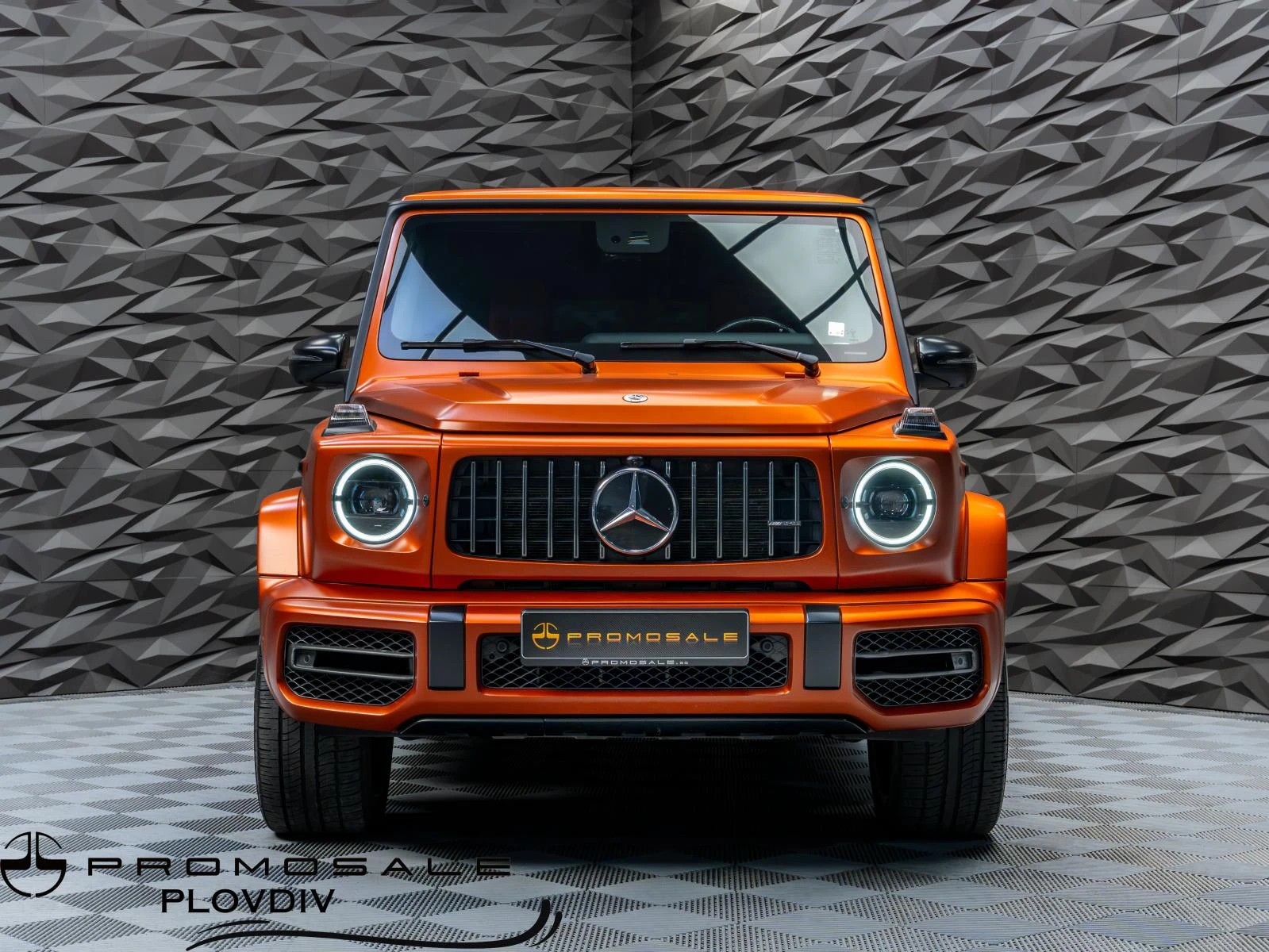 Mercedes-Benz G 63 AMG 4MATIC* AKRAPOVIC* STARLIGHT* BURM* 360* PANO* HUD, снимка 2 - Автомобили и джипове - 55842309