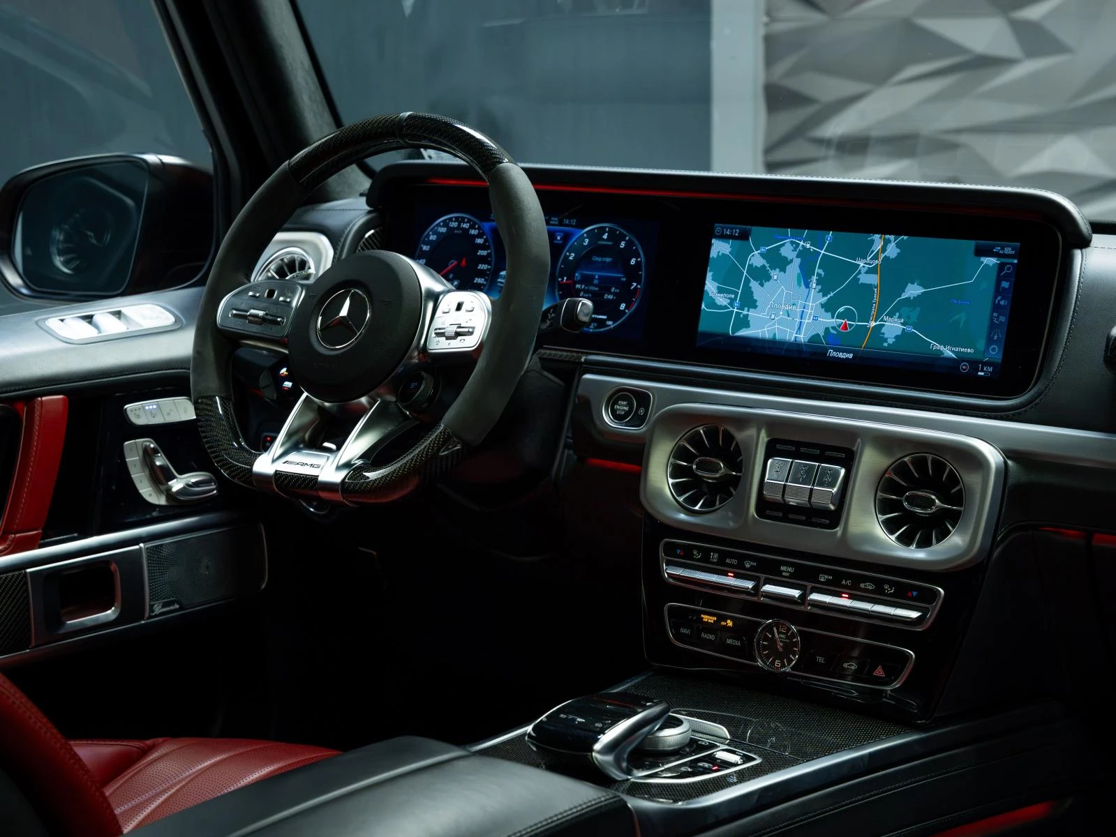 Mercedes-Benz G 63 AMG 4MATIC* AKRAPOVIC* STARLIGHT* BURM* 360* PANO* HUD, снимка 7 - Автомобили и джипове - 55842309