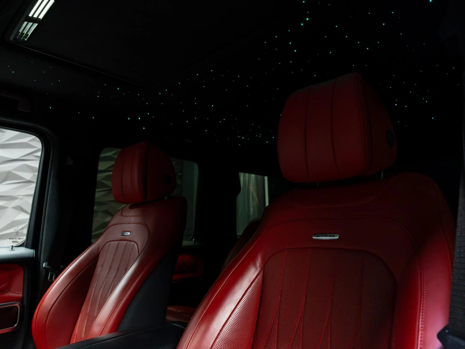 Mercedes-Benz G 63 AMG 4MATIC* AKRAPOVIC* STARLIGHT* BURM* 360* PANO* HUD, снимка 17 - Автомобили и джипове - 55842309