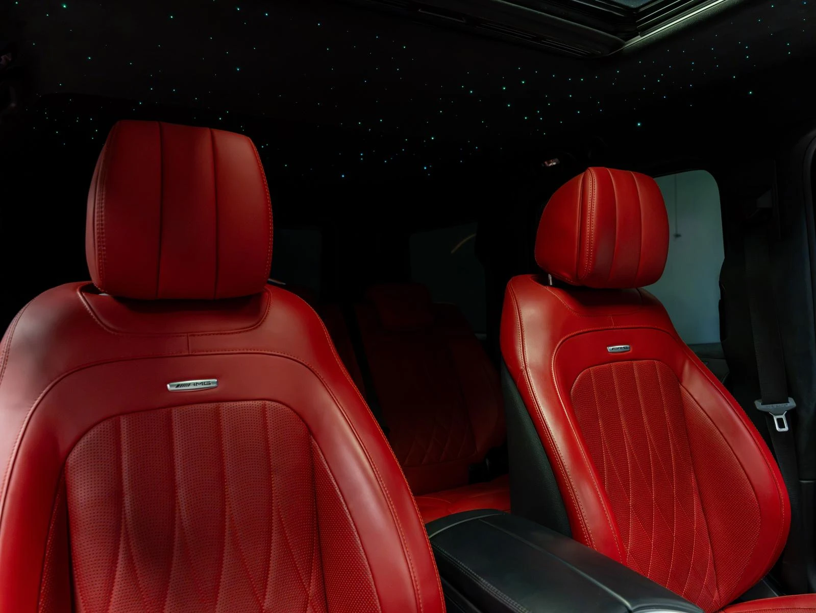 Mercedes-Benz G 63 AMG 4MATIC* AKRAPOVIC* STARLIGHT* BURM* 360* PANO* HUD, снимка 9 - Автомобили и джипове - 55842309