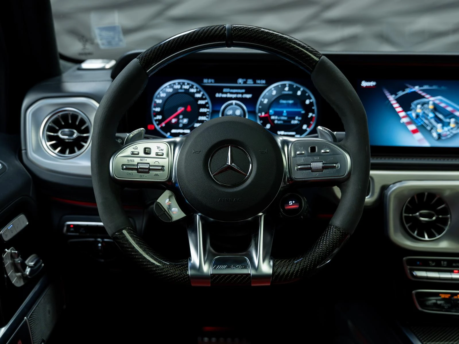 Mercedes-Benz G 63 AMG 4MATIC* AKRAPOVIC* STARLIGHT* BURM* 360* PANO* HUD, снимка 11 - Автомобили и джипове - 55842309