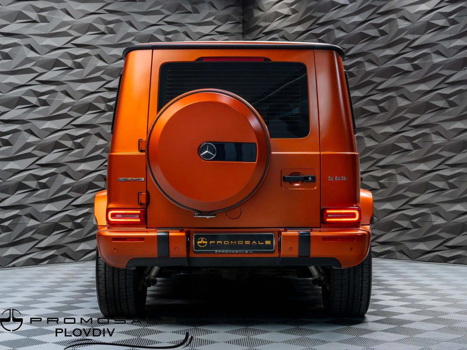 Mercedes-Benz G 63 AMG 4MATIC* AKRAPOVIC* STARLIGHT* BURM* 360* PANO* HUD, снимка 5 - Автомобили и джипове - 55842309