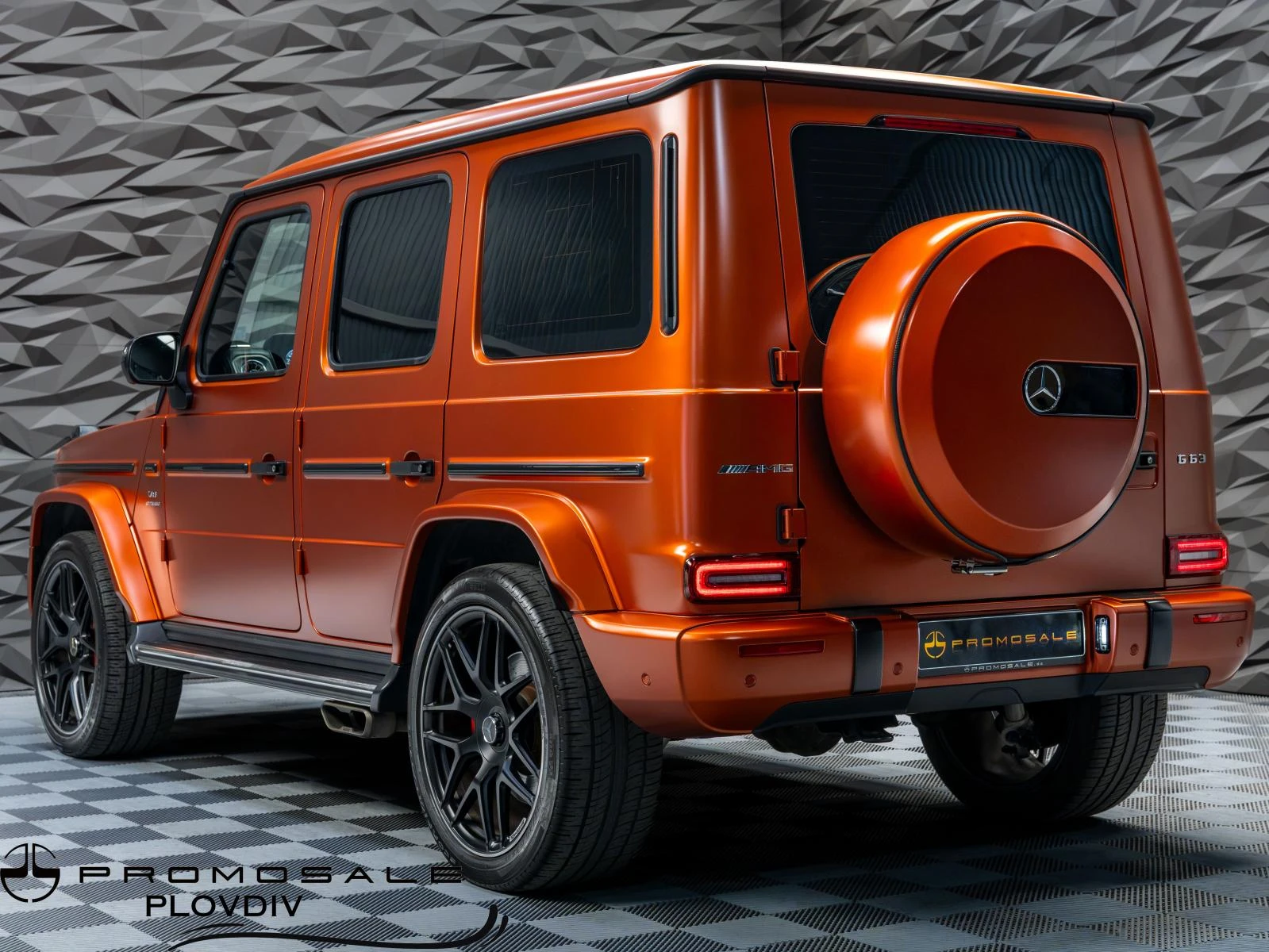 Mercedes-Benz G 63 AMG 4MATIC* AKRAPOVIC* STARLIGHT* BURM* 360* PANO* HUD, снимка 3 - Автомобили и джипове - 55842309