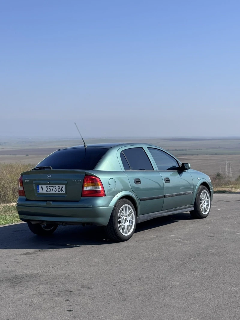 Opel Astra 1, 6, снимка 2 - Автомобили и джипове - 47394633