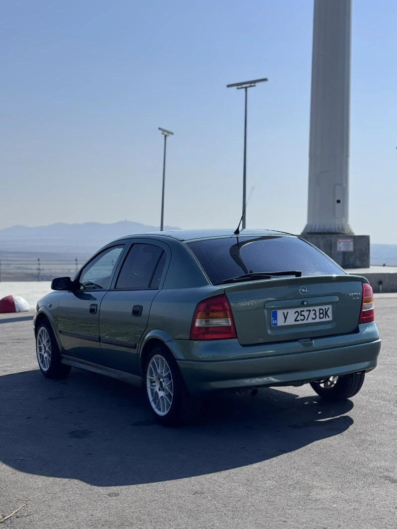 Opel Astra 1, 6, снимка 3 - Автомобили и джипове - 47394633